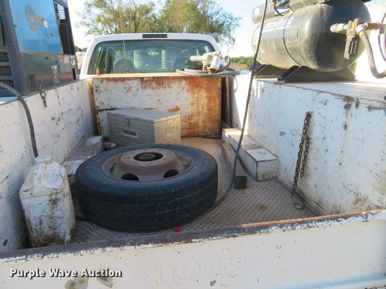 image for item FV9232 2000 Ford F450 Super Duty XL Crew Cab utility truck