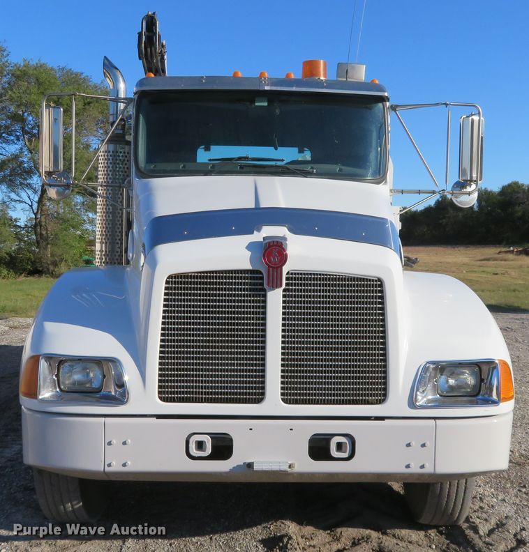 image for item FV9233 2003 Kenworth T300 service truck