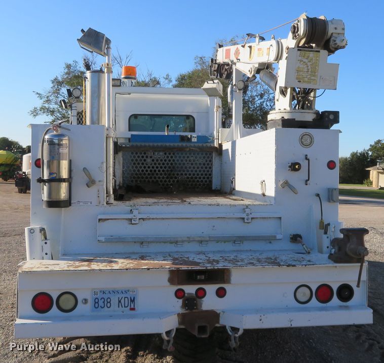 image for item FV9233 2003 Kenworth T300 service truck