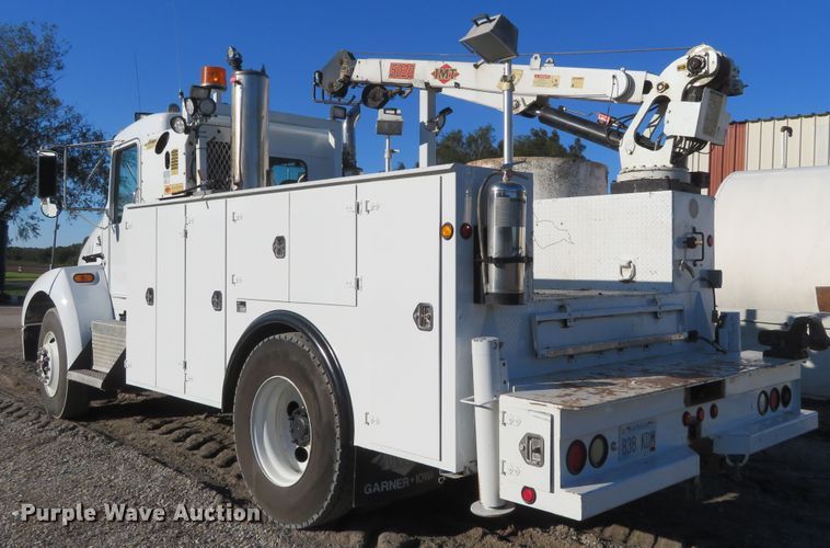 image for item FV9233 2003 Kenworth T300 service truck