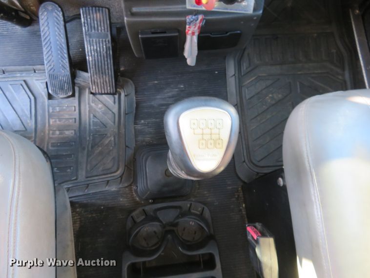 image for item FV9233 2003 Kenworth T300 service truck