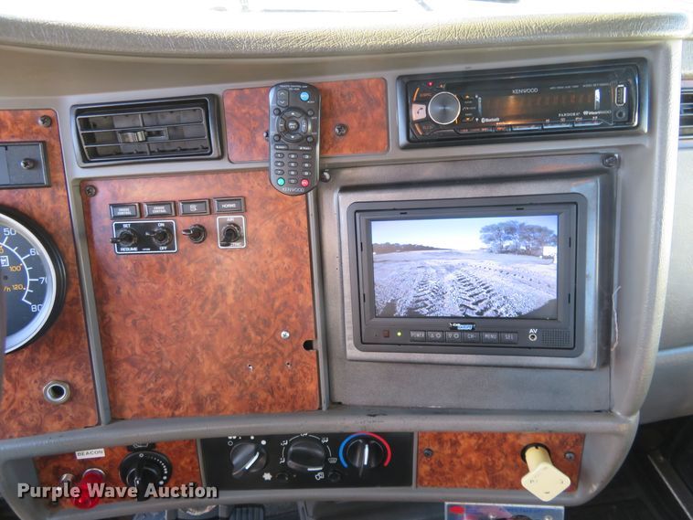 image for item FV9233 2003 Kenworth T300 service truck