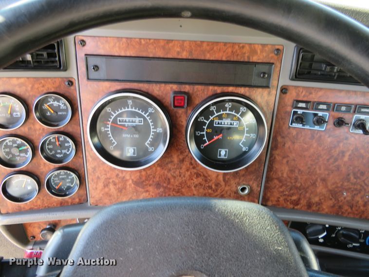 image for item FV9233 2003 Kenworth T300 service truck