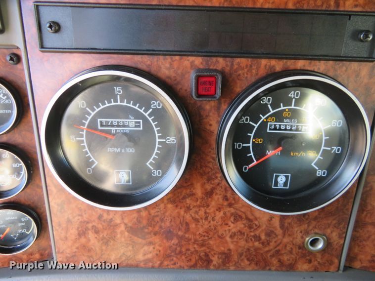 image for item FV9233 2003 Kenworth T300 service truck