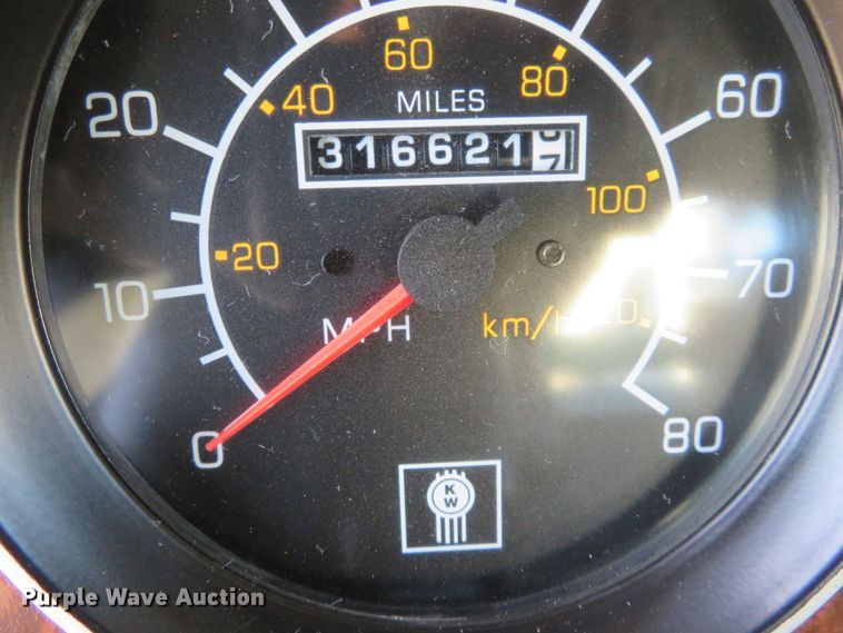 image for item FV9233 2003 Kenworth T300 service truck