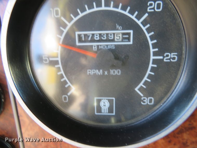 image for item FV9233 2003 Kenworth T300 service truck