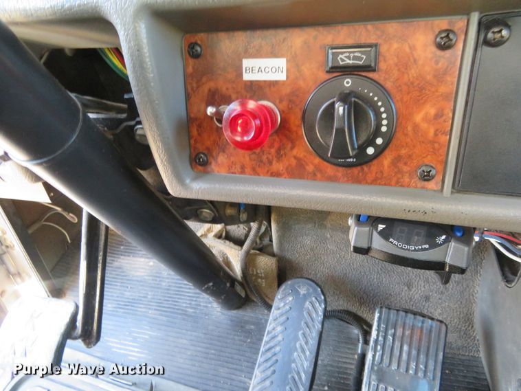 image for item FV9233 2003 Kenworth T300 service truck