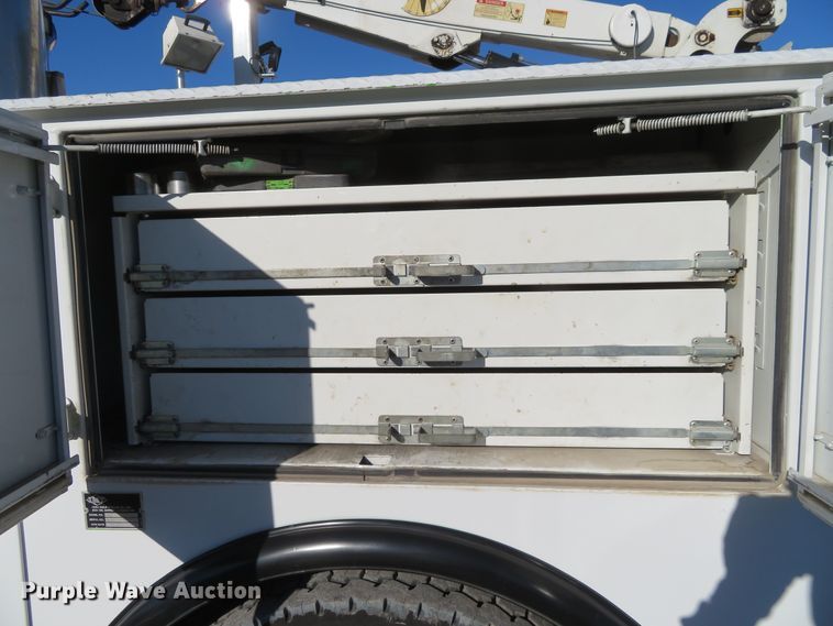 image for item FV9233 2003 Kenworth T300 service truck