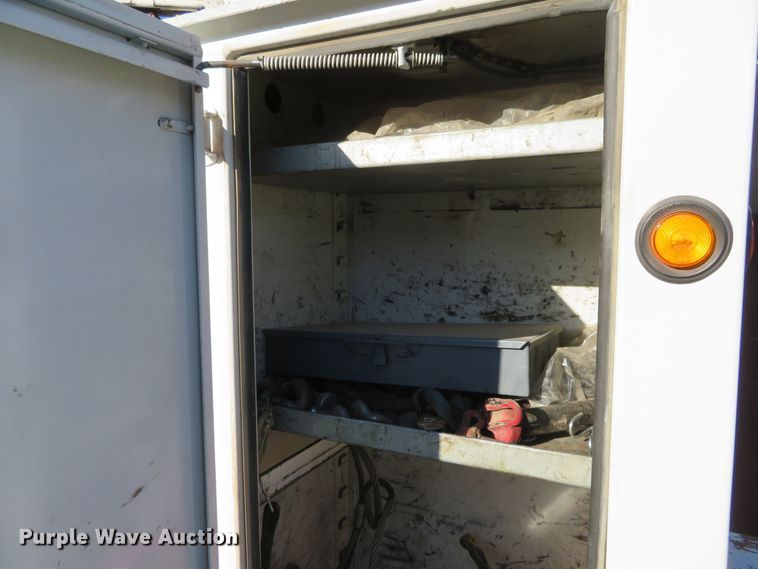 image for item FV9233 2003 Kenworth T300 service truck