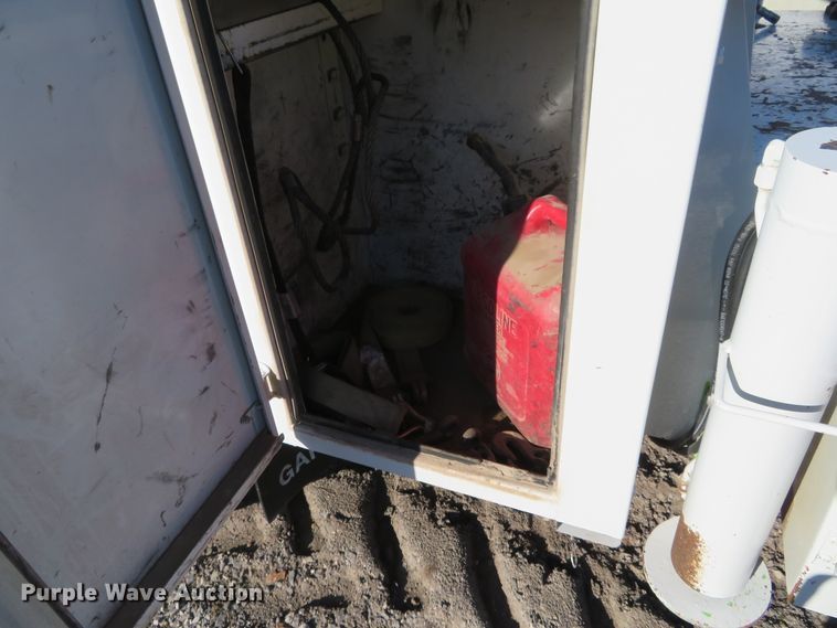 image for item FV9233 2003 Kenworth T300 service truck