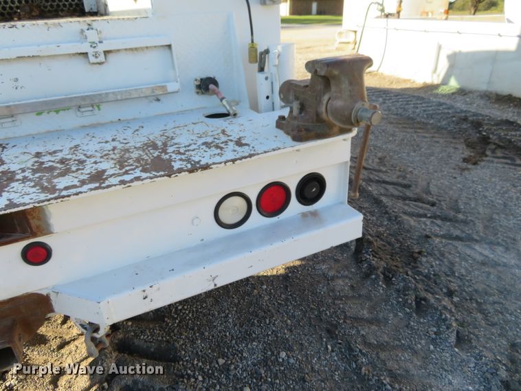 image for item FV9233 2003 Kenworth T300 service truck