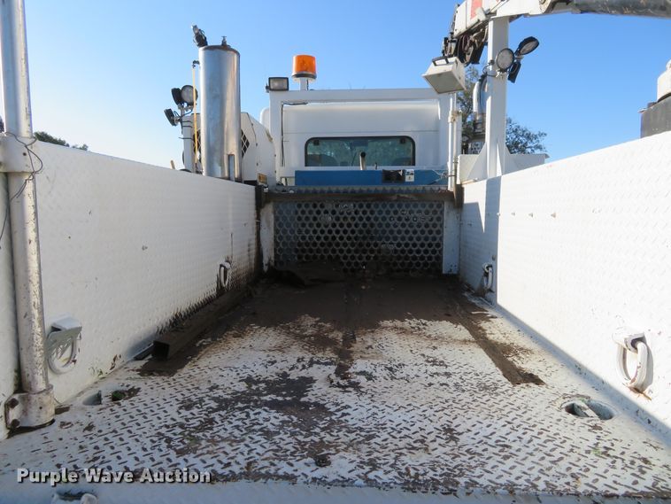 image for item FV9233 2003 Kenworth T300 service truck