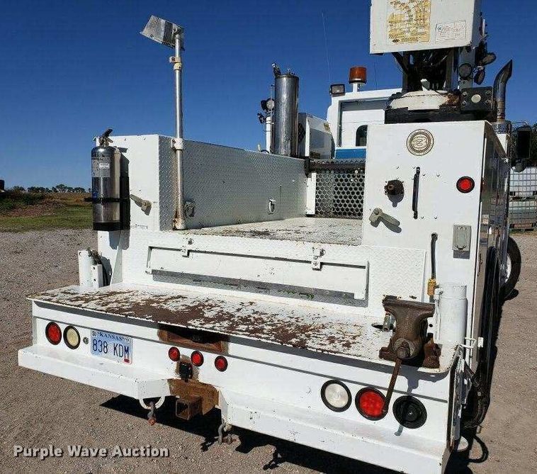 image for item FV9233 2003 Kenworth T300 service truck