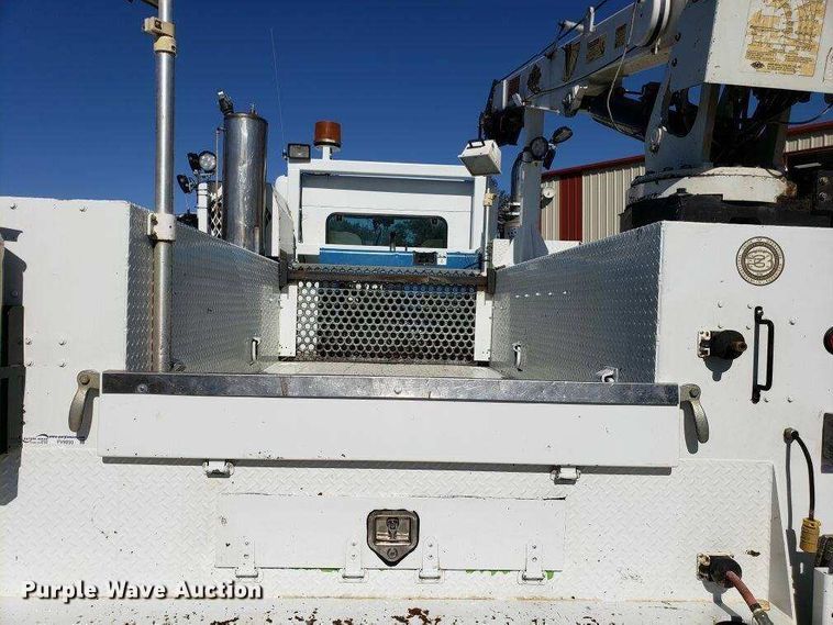 image for item FV9233 2003 Kenworth T300 service truck