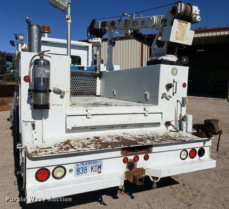 image for item FV9233 2003 Kenworth T300 service truck