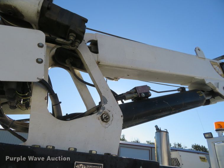 image for item FV9233 2003 Kenworth T300 service truck