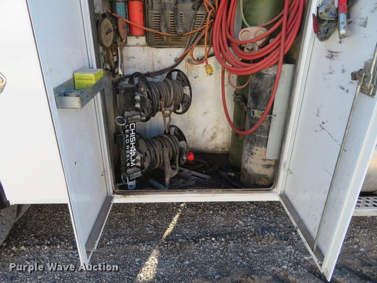 image for item FV9233 2003 Kenworth T300 service truck