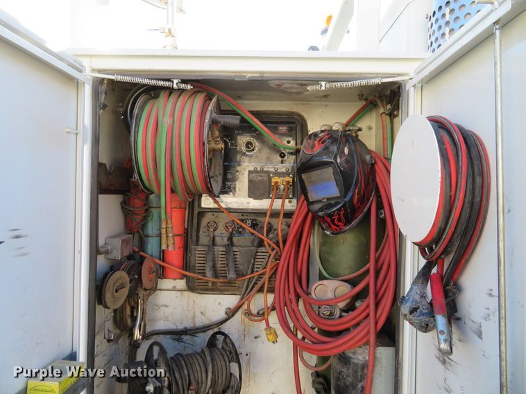 image for item FV9233 2003 Kenworth T300 service truck