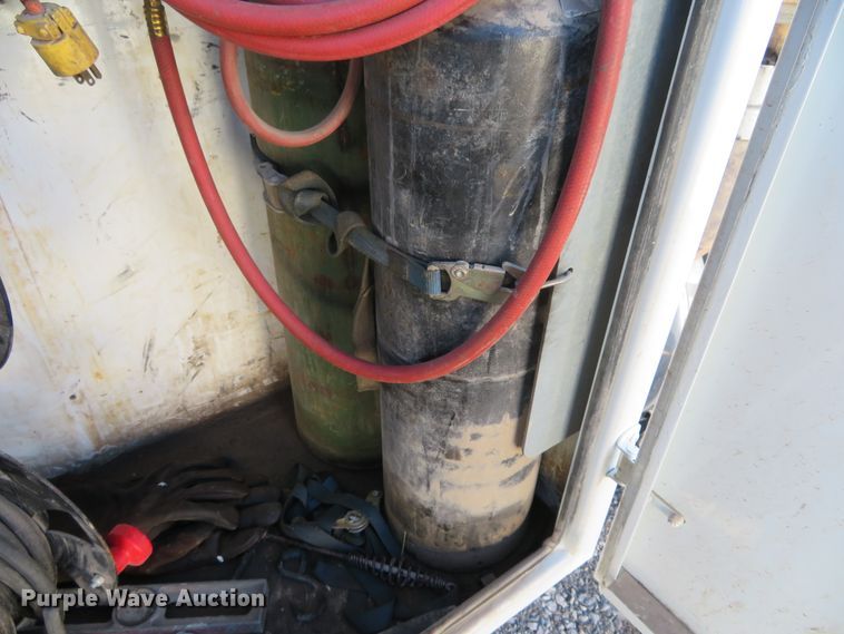 image for item FV9233 2003 Kenworth T300 service truck