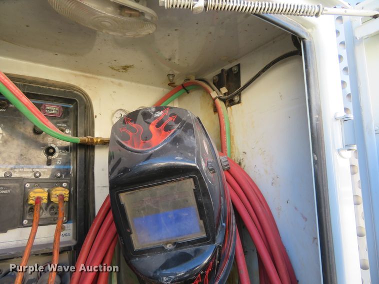 image for item FV9233 2003 Kenworth T300 service truck