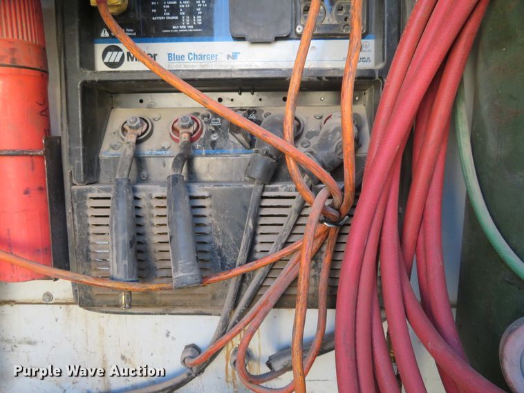 image for item FV9233 2003 Kenworth T300 service truck