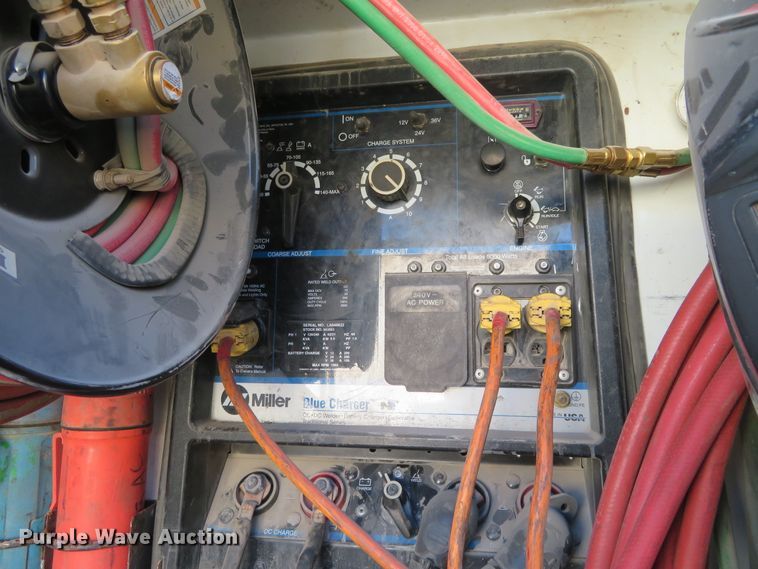 image for item FV9233 2003 Kenworth T300 service truck