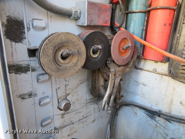 image for item FV9233 2003 Kenworth T300 service truck