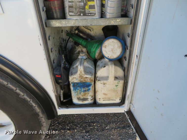 image for item FV9233 2003 Kenworth T300 service truck