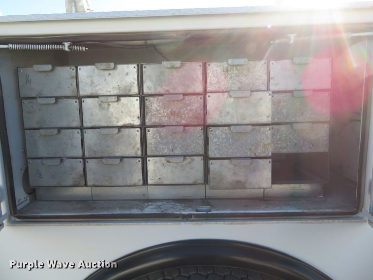 image for item FV9233 2003 Kenworth T300 service truck