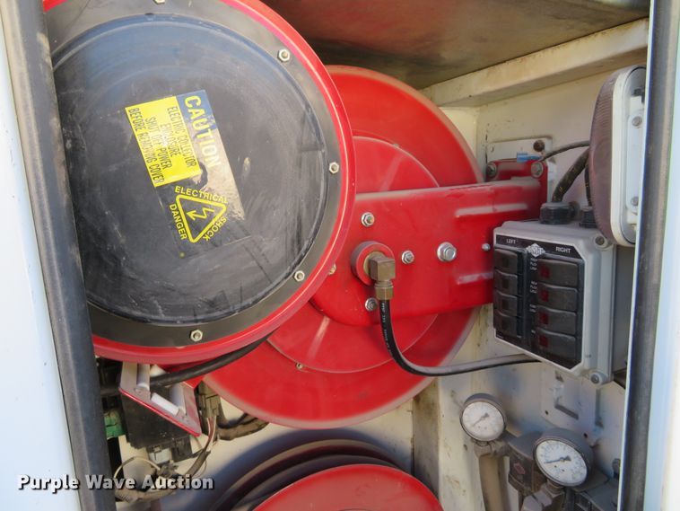 image for item FV9233 2003 Kenworth T300 service truck