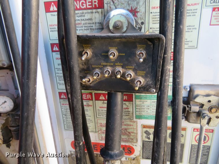 image for item FV9233 2003 Kenworth T300 service truck