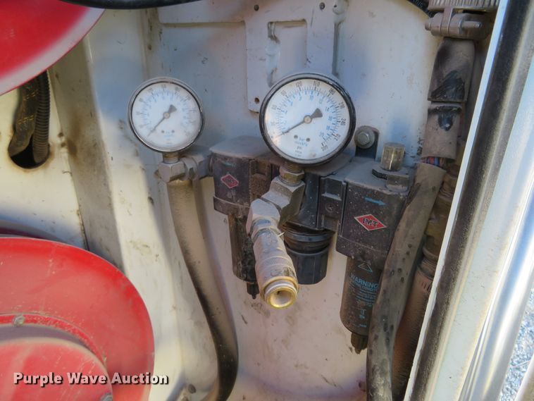 image for item FV9233 2003 Kenworth T300 service truck