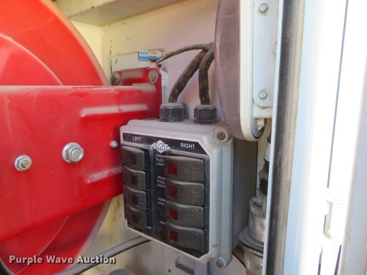 image for item FV9233 2003 Kenworth T300 service truck