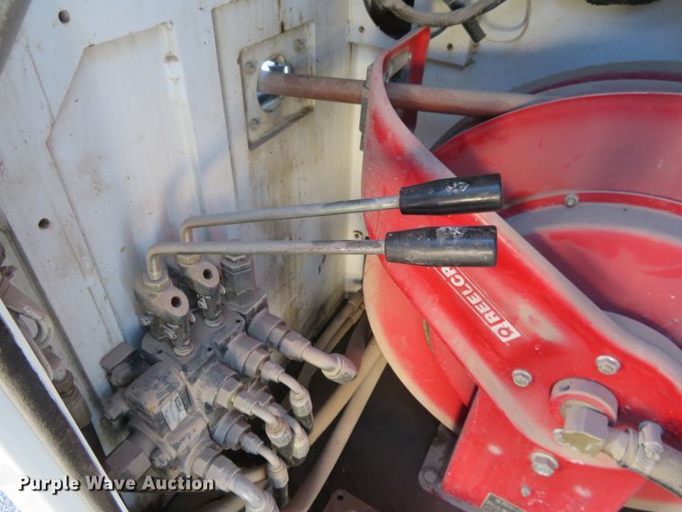 image for item FV9233 2003 Kenworth T300 service truck