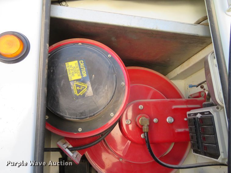 image for item FV9233 2003 Kenworth T300 service truck