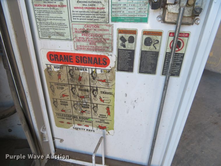 image for item FV9233 2003 Kenworth T300 service truck