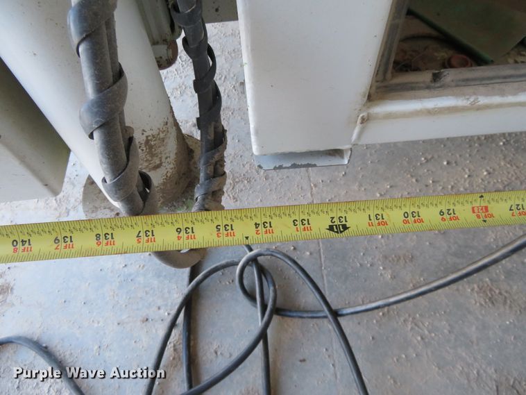 image for item FV9233 2003 Kenworth T300 service truck