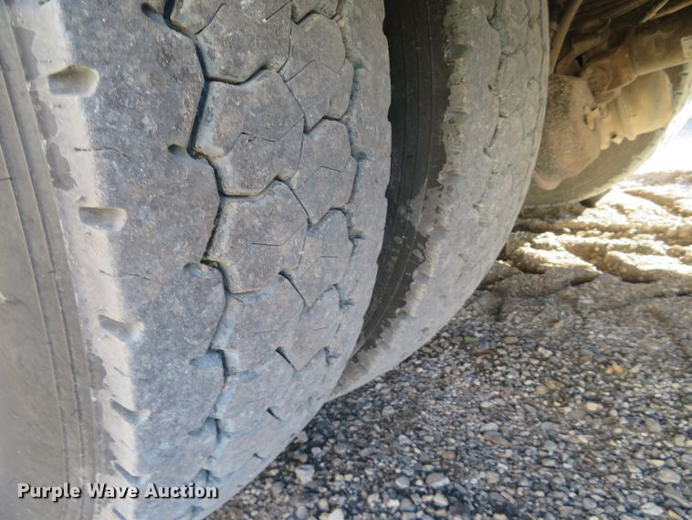 image for item FV9233 2003 Kenworth T300 service truck