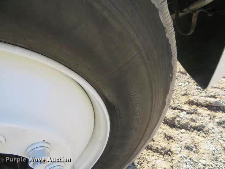 image for item FV9233 2003 Kenworth T300 service truck