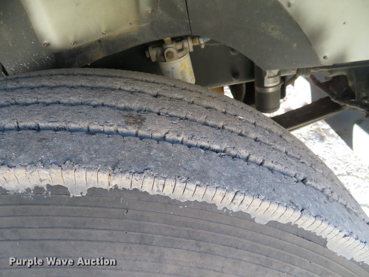 image for item FV9233 2003 Kenworth T300 service truck