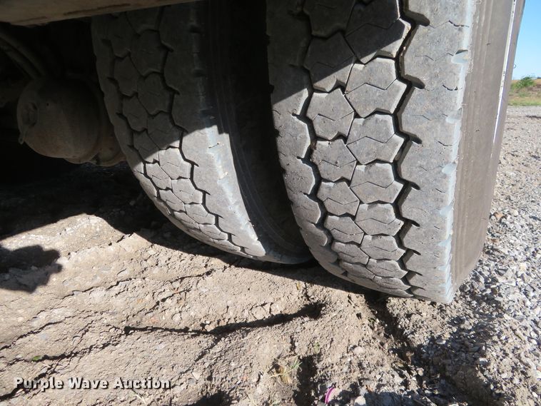 image for item FV9233 2003 Kenworth T300 service truck