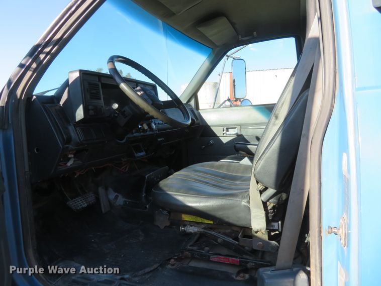 image for item FV9234 1994 Chevrolet Kodiak C6500 flatbed truck