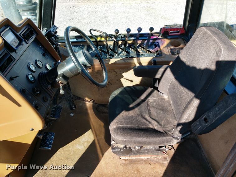 image for item FV9239 1994 Caterpillar Challenger 75C tractor