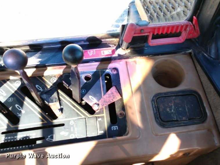 image for item FV9239 1994 Caterpillar Challenger 75C tractor