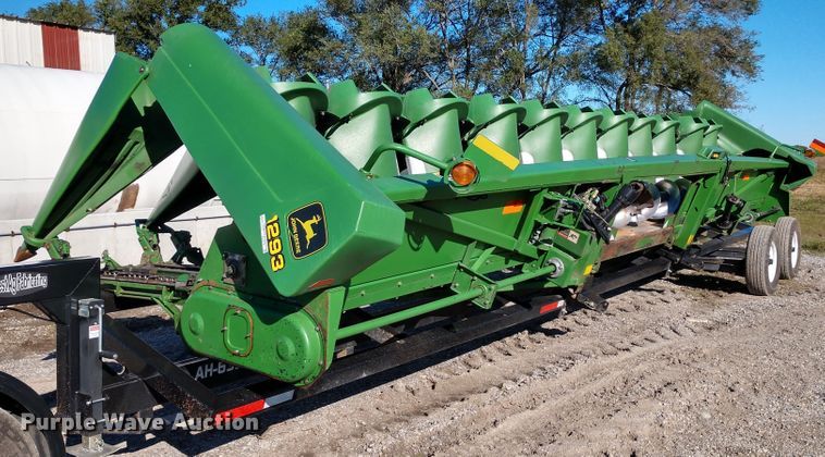 image for item FV9241 1999 John Deere 1293 corn head
