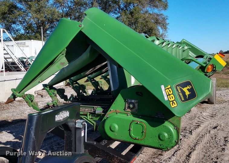 image for item FV9241 1999 John Deere 1293 corn head