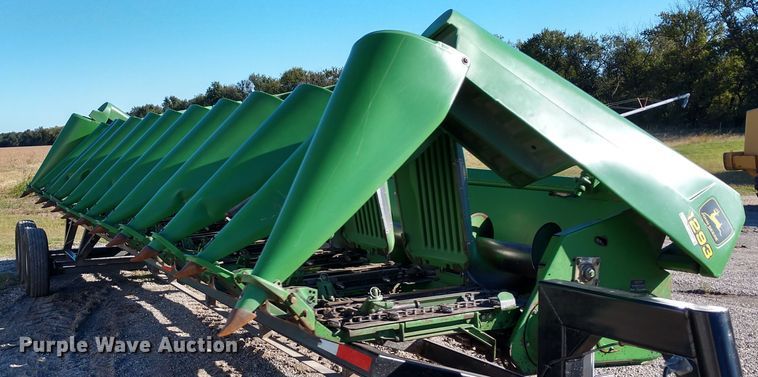 image for item FV9241 1999 John Deere 1293 corn head