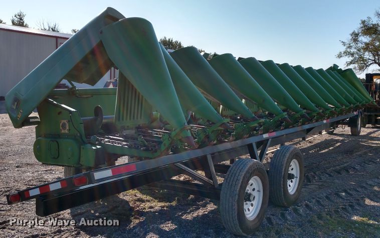 image for item FV9241 1999 John Deere 1293 corn head