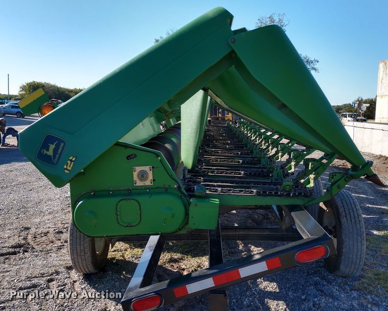 image for item FV9241 1999 John Deere 1293 corn head