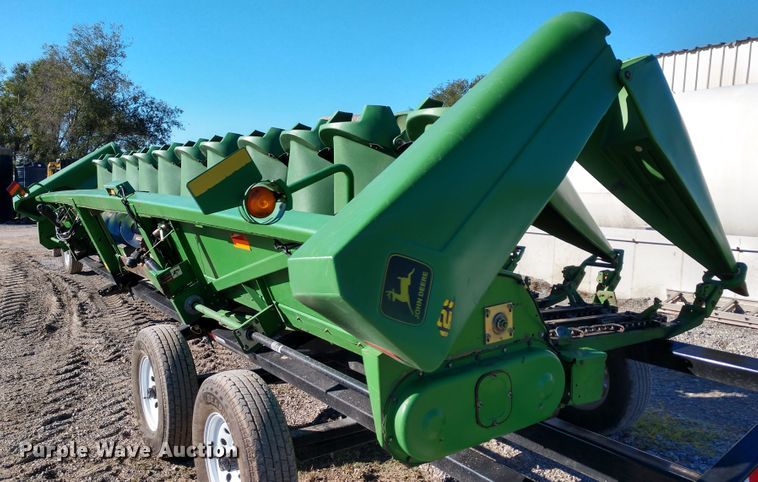 image for item FV9241 1999 John Deere 1293 corn head